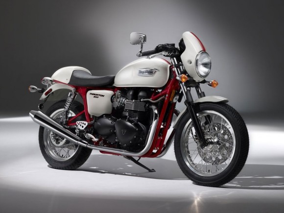 2010_triumph_thruxton_se_01