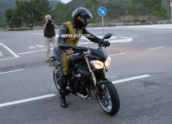 http://www.triumphadonf.com/v3/wp-content/uploads/2011/12/street_triple_2013-02.jpg