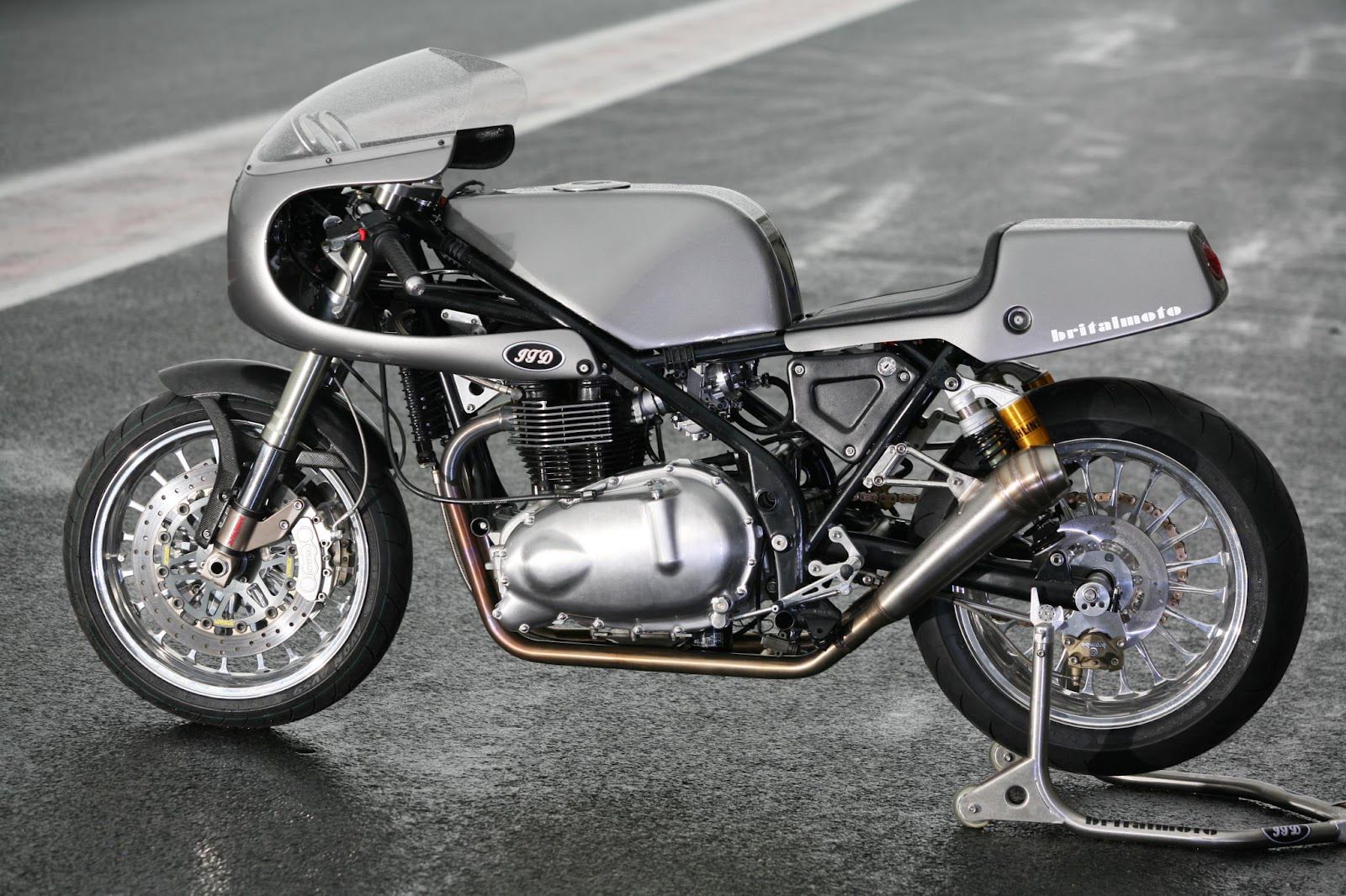 http://www.triumphadonf.com/v3/wp-content/uploads/2012/08/Britalmoto_Harrier_02.jpeg