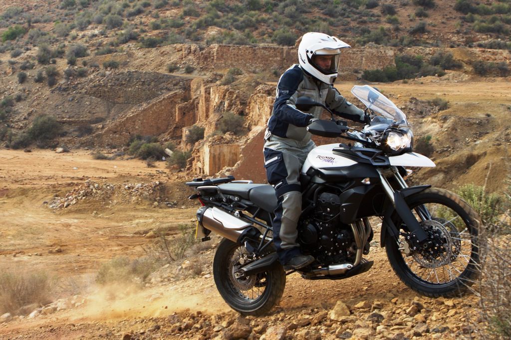 http://www.triumphadonf.com/v3/wp-content/uploads/2014/01/2014-Triumph-Tiger-800-XC-10.jpg