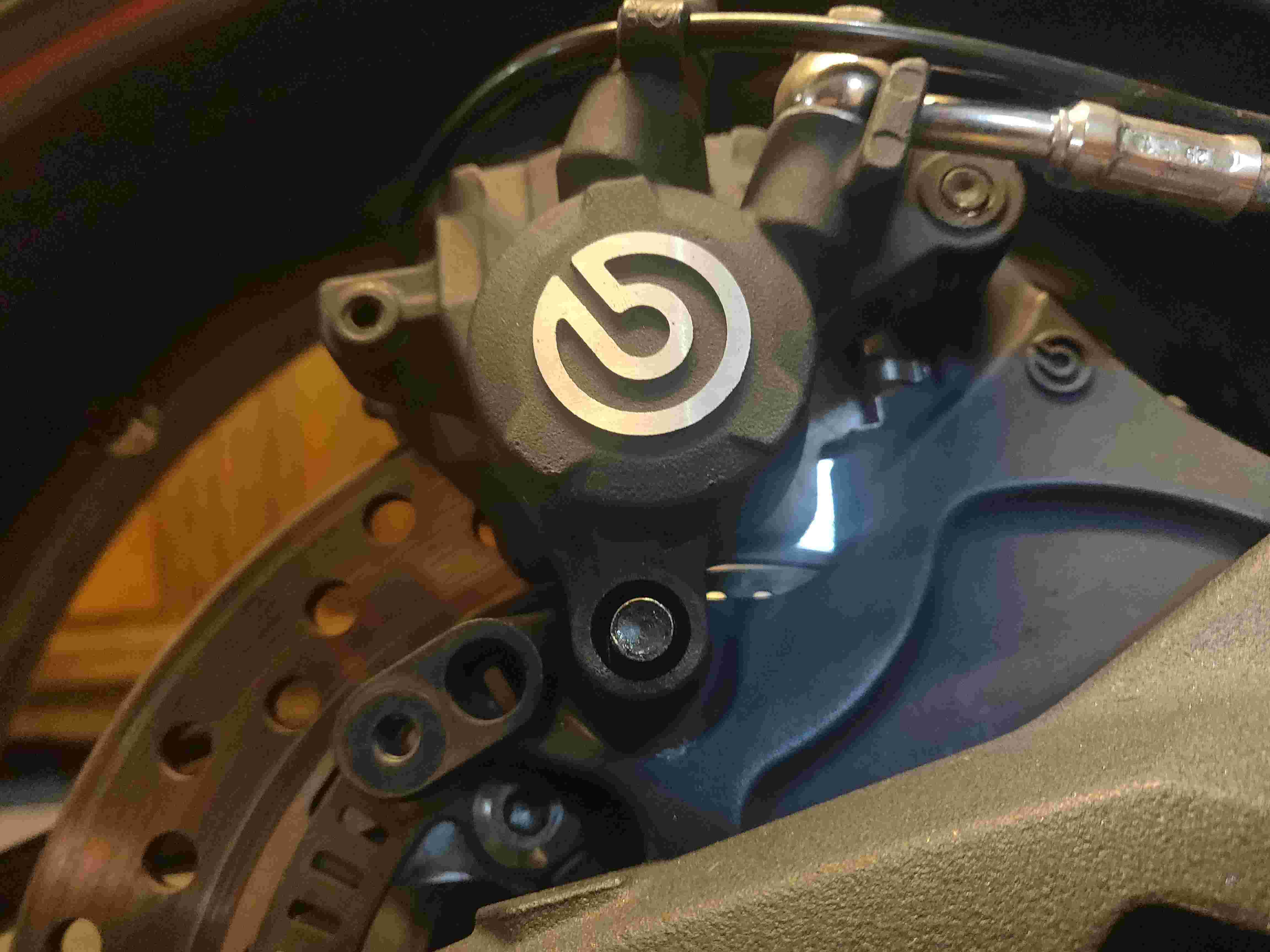 frein-brembo-ConvertImage (1).jpg